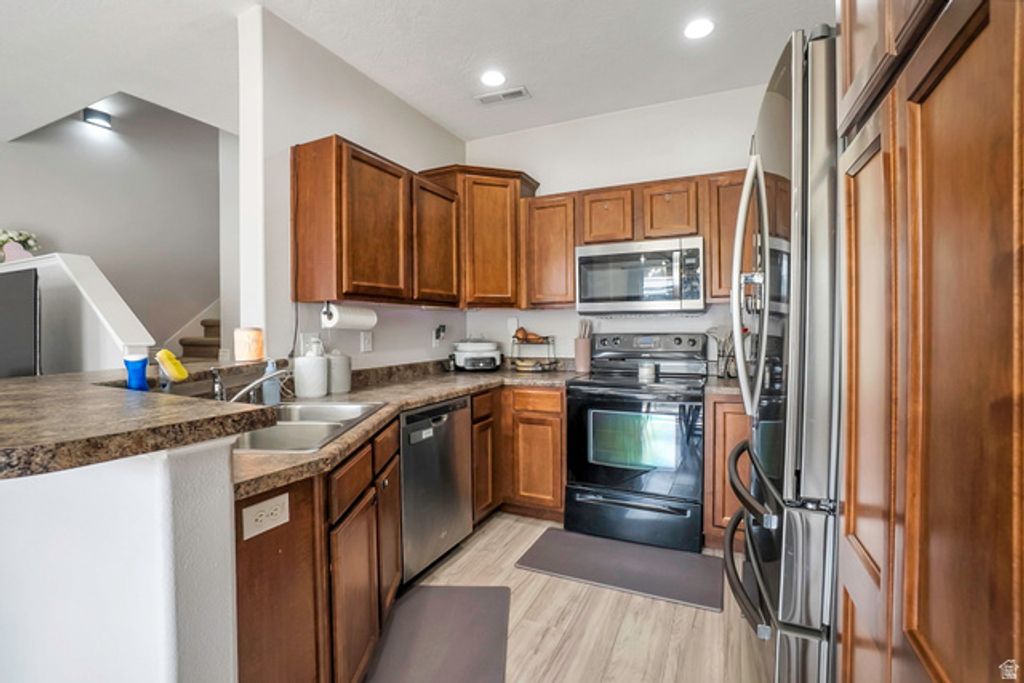 Image 2 of property listing at 60 E CALBOURNE LN. ##3, Sandy, UT 84070