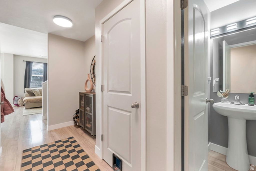 Image 11 of property listing at 60 E CALBOURNE LN. ##3, Sandy, UT 84070