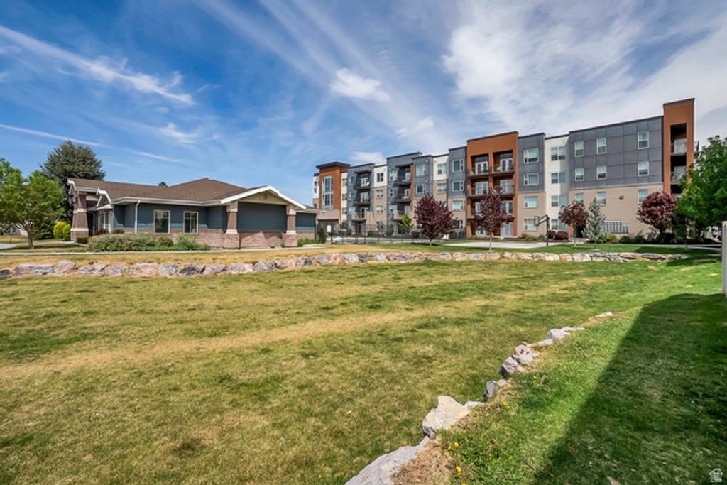Image 19 of property listing at 60 E CALBOURNE LN. ##3, Sandy, UT 84070