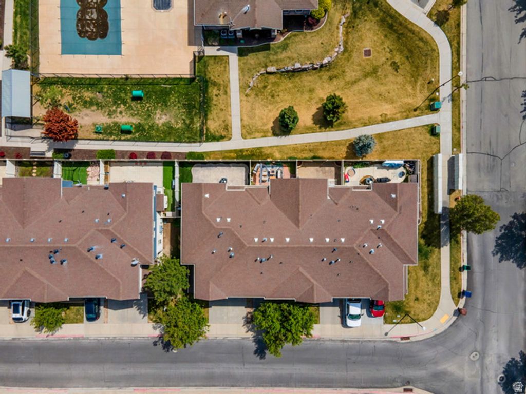 Image 20 of property listing at 60 E CALBOURNE LN. ##3, Sandy, UT 84070