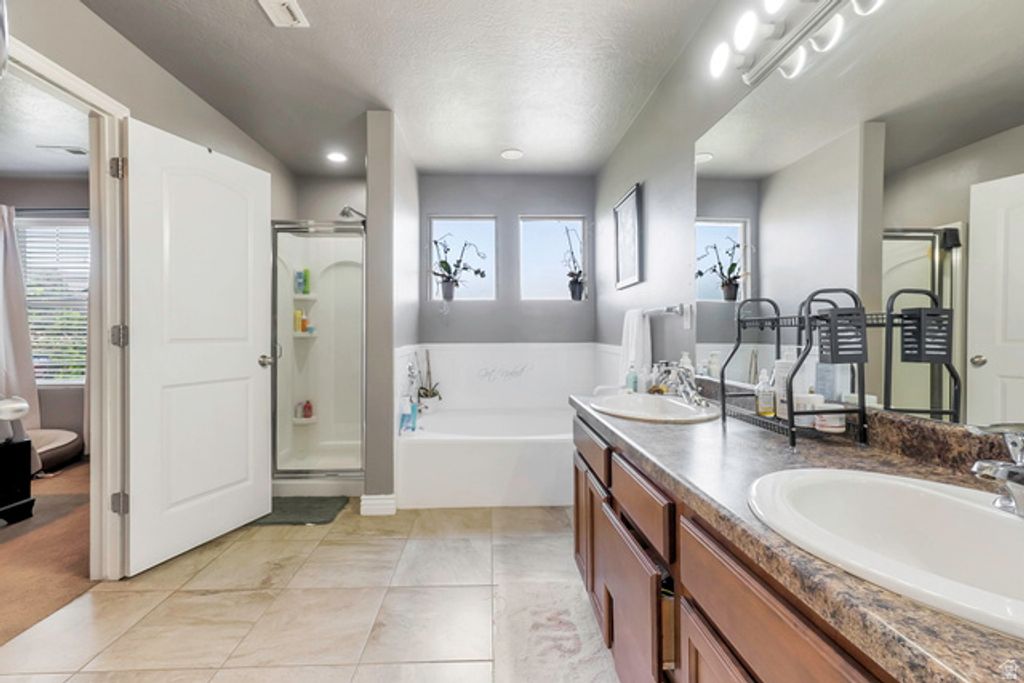 Image 9 of property listing at 60 E CALBOURNE LN. ##3, Sandy, UT 84070