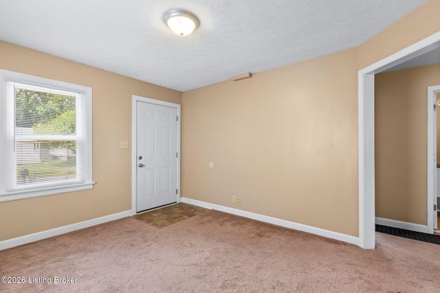 3631 Kahlert Ave, Louisville, KY 40215