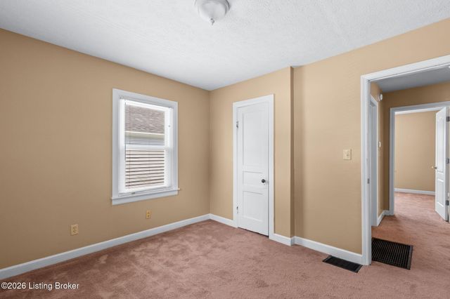 3631 Kahlert Ave, Louisville, KY 40215