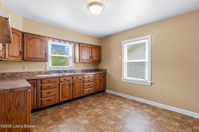 3631 Kahlert Ave, Louisville, KY 40215