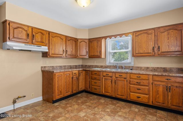 3631 Kahlert Ave, Louisville, KY 40215