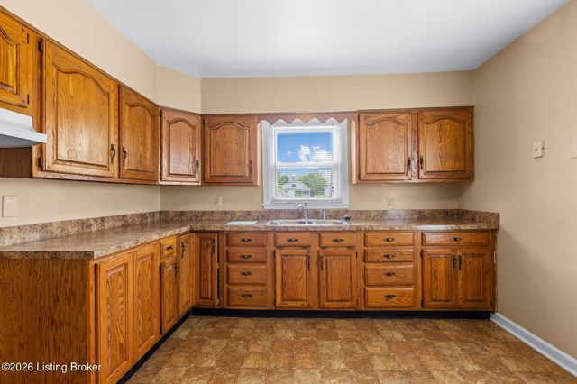 3631 Kahlert Ave, Louisville, KY 40215