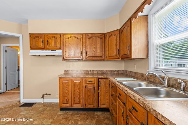 3631 Kahlert Ave, Louisville, KY 40215