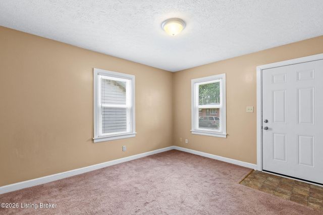 3631 Kahlert Ave, Louisville, KY 40215