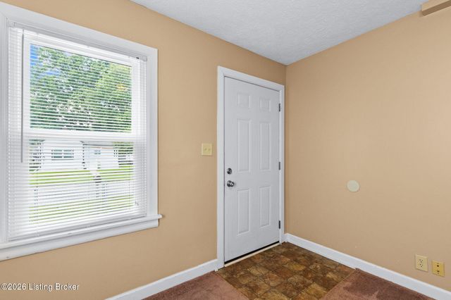 3631 Kahlert Ave, Louisville, KY 40215