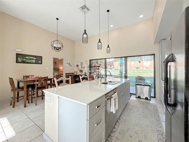 1151 Eastview DR, Canyon Lake, TX 78133