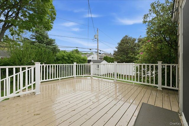 17 Avon Road, Farmingdale, NY 11735