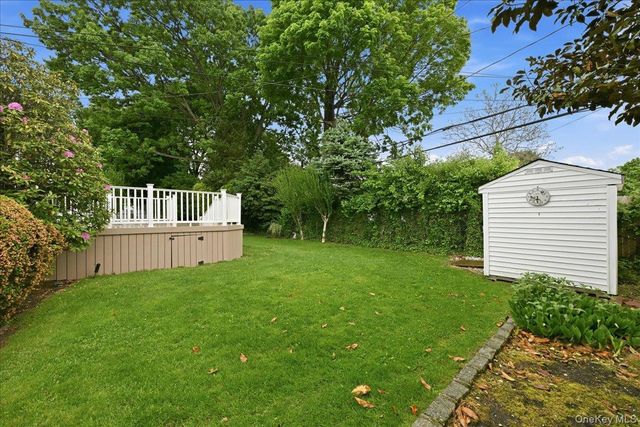 17 Avon Road, Farmingdale, NY 11735