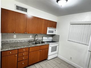 30 SE 4th Ave 110, Hallandale Beach, FL 33009