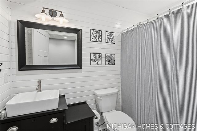 221 Foxdown Road, Holland, MI 49424