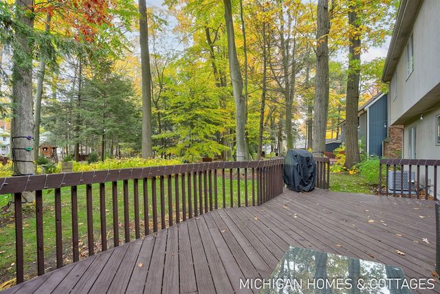 221 Foxdown Road, Holland, MI 49424