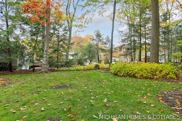 221 Foxdown Road, Holland, MI 49424