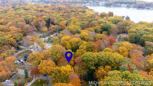 221 Foxdown Road, Holland, MI 49424