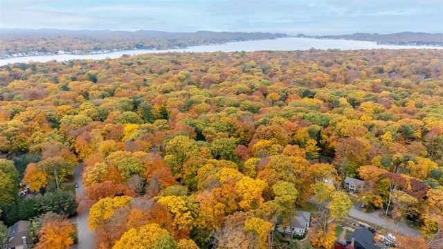 221 Foxdown Road, Holland, MI 49424