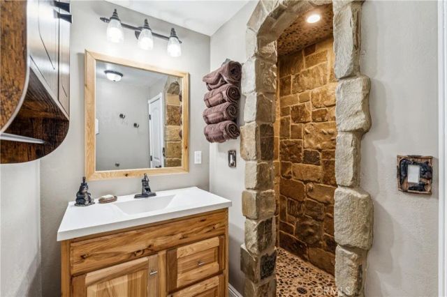 30834 Live Oak, Running Springs, CA 92382