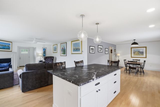 11 Hetnars Way, Epping, NH 03042