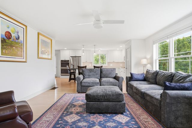 11 Hetnars Way, Epping, NH 03042