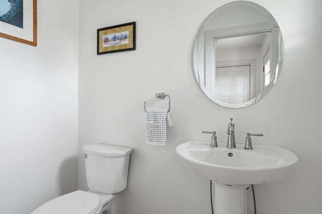 11 Hetnars Way, Epping, NH 03042