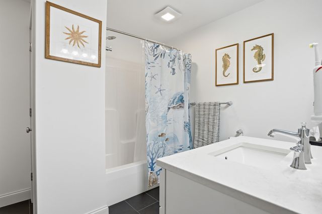 11 Hetnars Way, Epping, NH 03042