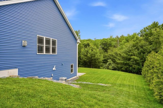 11 Hetnars Way, Epping, NH 03042
