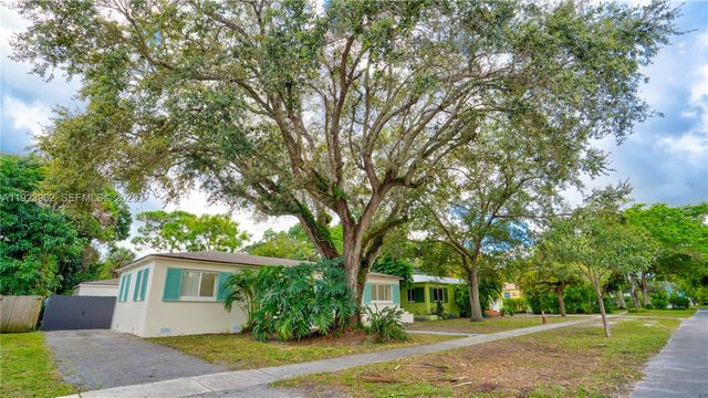 1230 NE 133rd St, North Miami, FL 33161