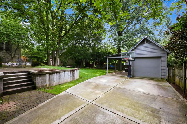 222 Kingsway Drive, Lexington, KY 40502