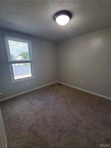 3256 Domain Street, St Charles, MO 63301