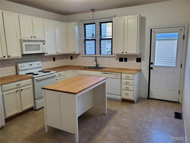 3256 Domain Street, St Charles, MO 63301