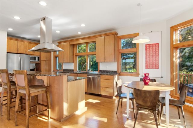 22 Flax Pond Woods Road, Setauket, NY 11733