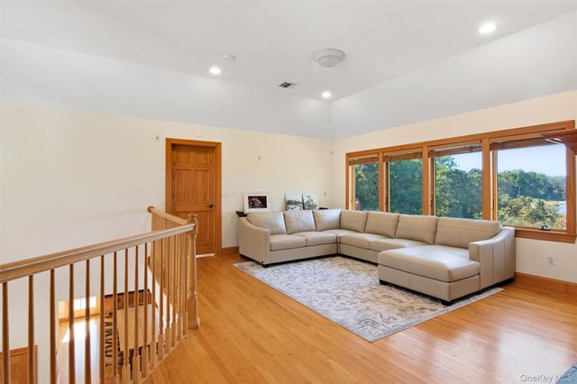 22 Flax Pond Woods Road, Setauket, NY 11733