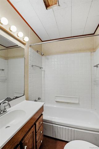 3931 S Shore Drive, Elba Township, MI 48446