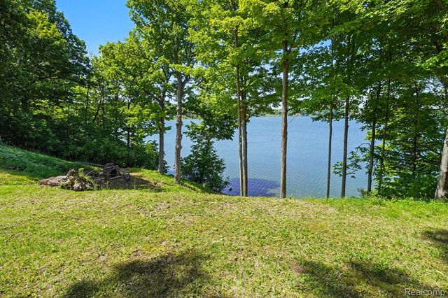 3931 S Shore Drive, Elba Township, MI 48446
