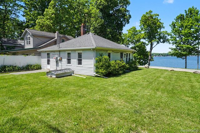 3931 S Shore Drive, Elba Township, MI 48446