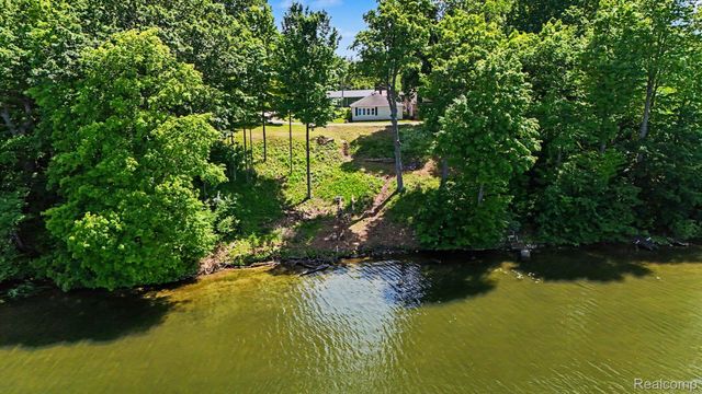 3931 S Shore Drive, Elba Township, MI 48446