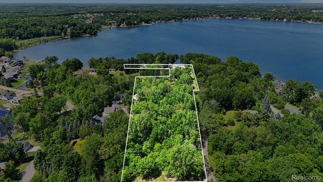 3931 S Shore Drive, Elba Township, MI 48446
