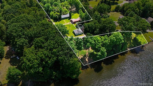 3931 S Shore Drive, Elba Township, MI 48446