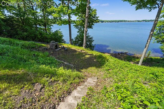 3931 S Shore Drive, Elba Township, MI 48446