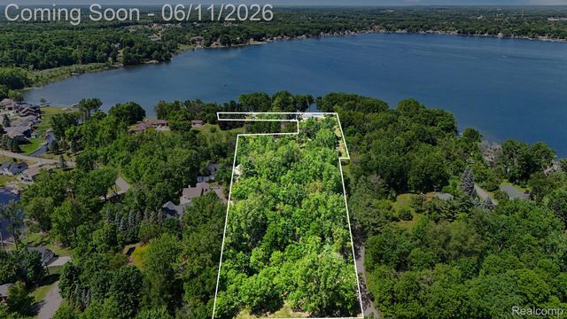 3931 S Shore Drive, Elba Township, MI 48446