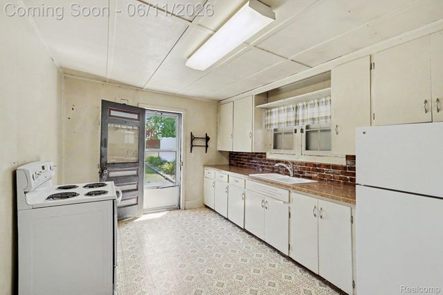3931 S Shore Drive, Elba Township, MI 48446