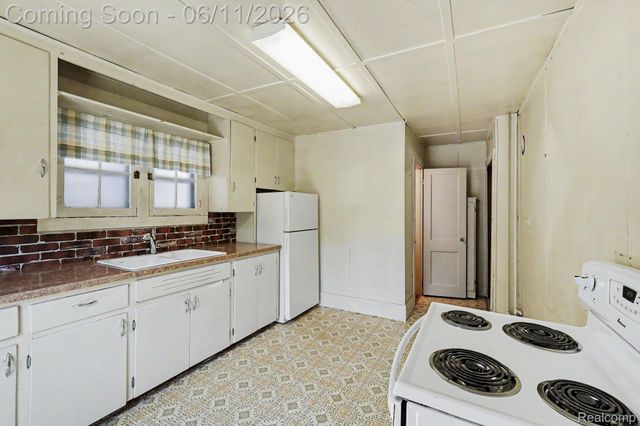 3931 S Shore Drive, Elba Township, MI 48446