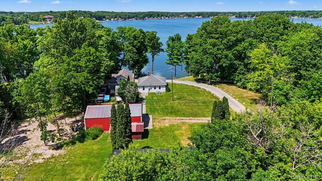 3931 S Shore Drive, Elba Township, MI 48446