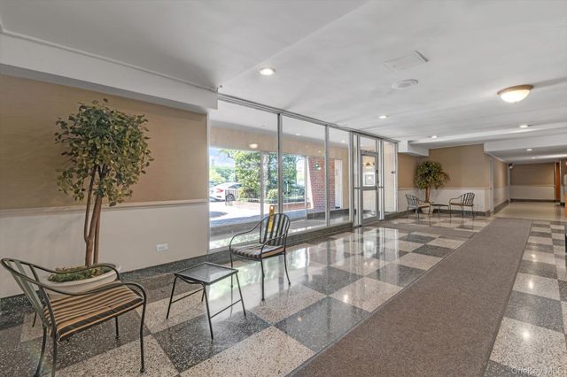 83-35 139 Street 5M, Briarwood, NY 11435