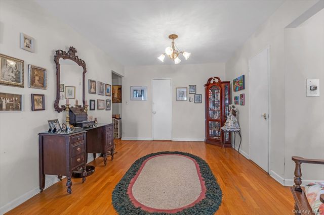 83-35 139 Street 5M, Briarwood, NY 11435