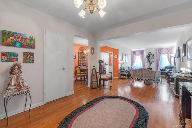 83-35 139 Street 5M, Briarwood, NY 11435