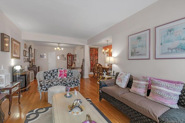 83-35 139 Street 5M, Briarwood, NY 11435