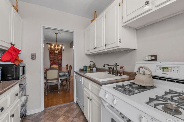 83-35 139 Street 5M, Briarwood, NY 11435